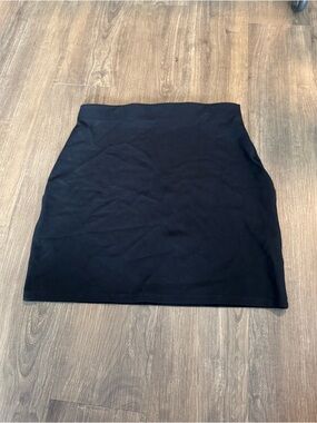 Aritzia Sunday Best black mini skirt  size M